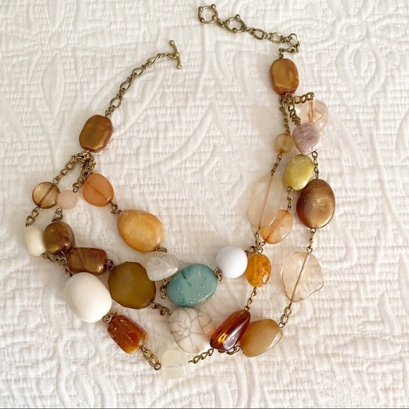 Costume Jewelry Bundle: 4 Necklaces / 1 Bracelet - Picture 4 of 6